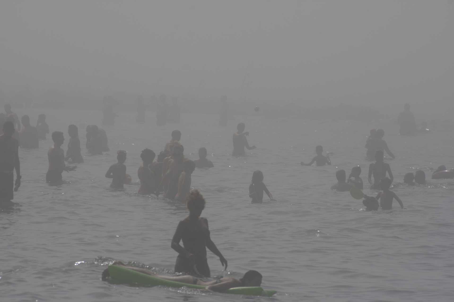 Ostia si sveglia nella nebbia